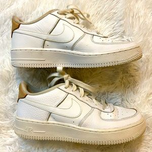 Women’s 7.5 / Big Kids 6 - white AF1s w/ gold